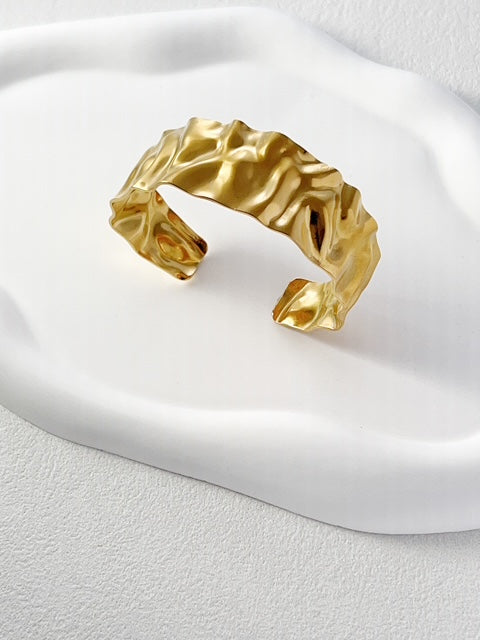 Occean crest Cuff bracelet