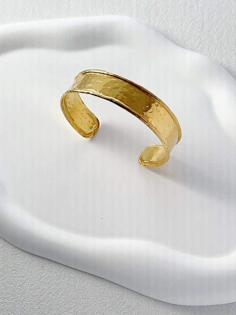 Opulent Hues Cuff bracelet