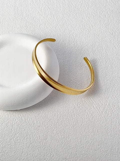 Quite Texture Cuff bracelet