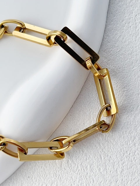 Half-link chain
